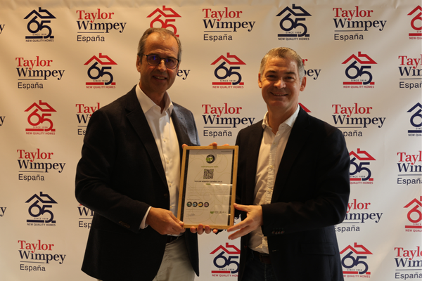 Taylor Wimpey España recibe el certificado Double U